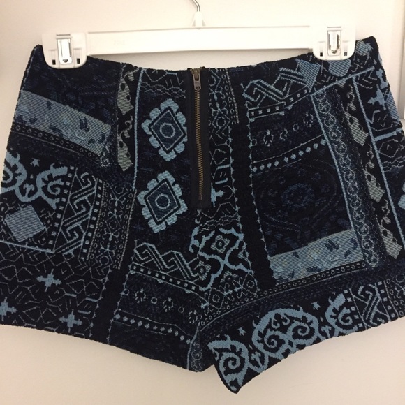 Ecote Velvet Burnout Shorts - Picture 3 of 4